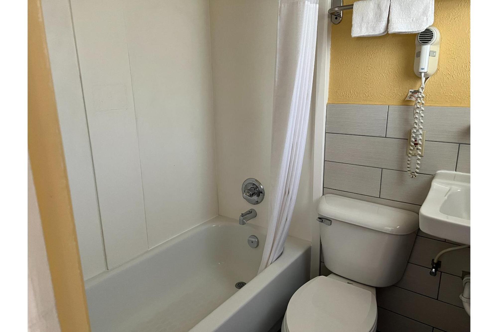 Millbury Budget Inn Motel Toledo Perrysburg I-280 المظهر الخارجي الصورة