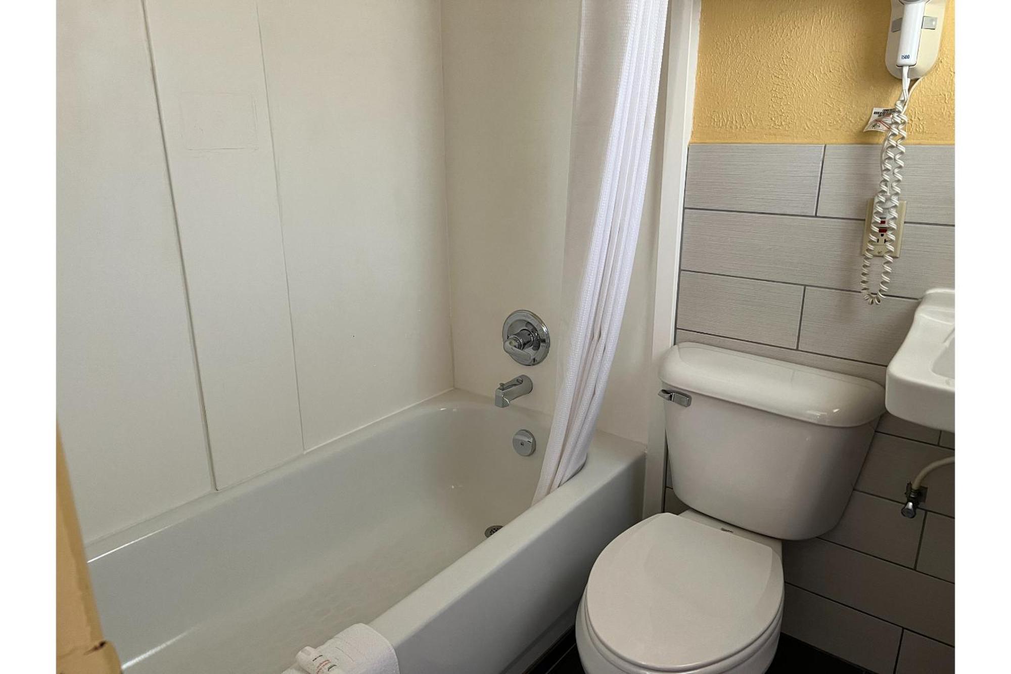 Millbury Budget Inn Motel Toledo Perrysburg I-280 المظهر الخارجي الصورة